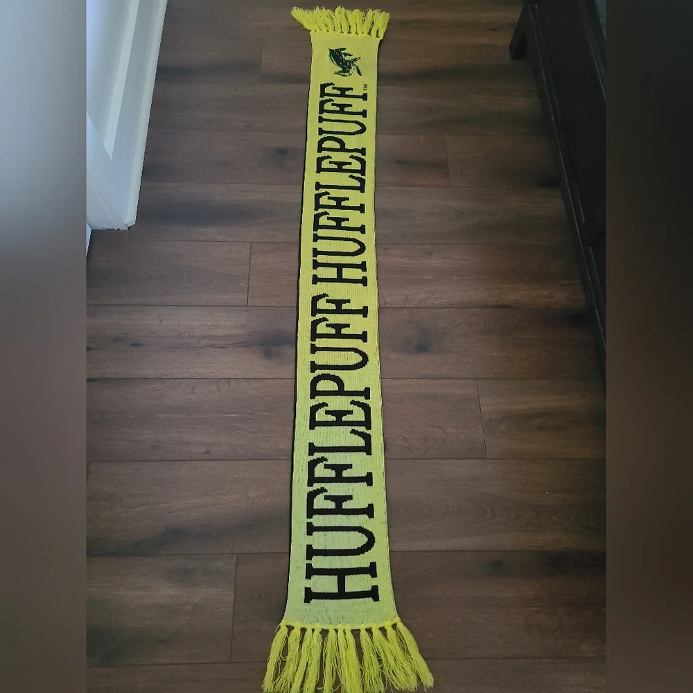Wizarding World Of Harry Potter Hufflepuff Contrast Scarf